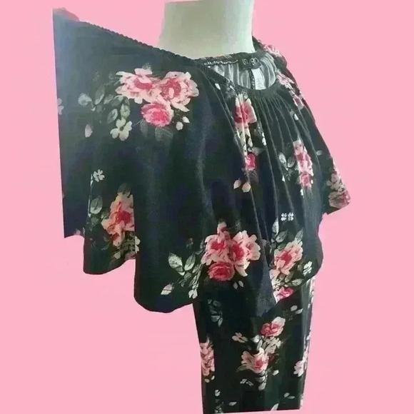 Plus size black dress with flower print. - Picture 4 of 6
